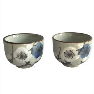Pair of floral painted stoneware tea or saké cups